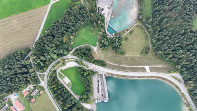 Staumauer vom Forggensee bei Roßhaupten